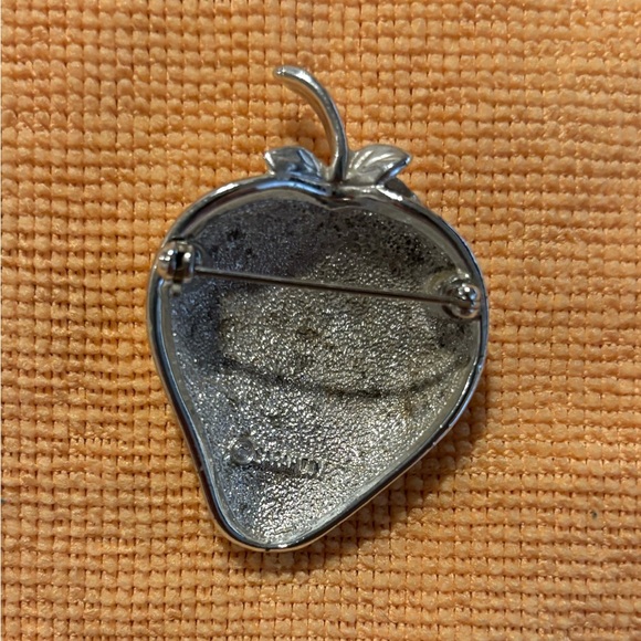 Vintage Sarah Coventry Signed Brooch Strawberry 3D Domed Textured Silver Tone - Picture 6 of 11